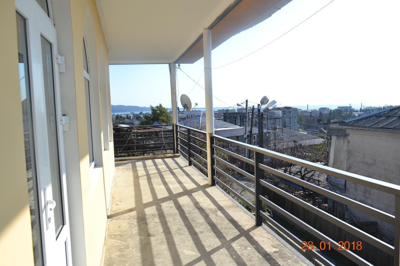 Гостевой Дом Akropol Sukhumi Exterior foto